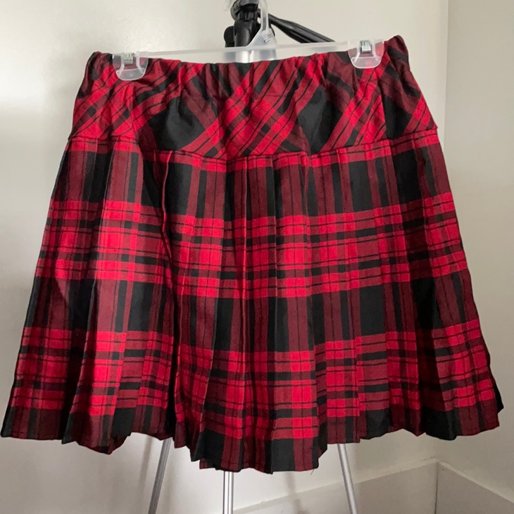 Black and red plaid pleated skater skirt